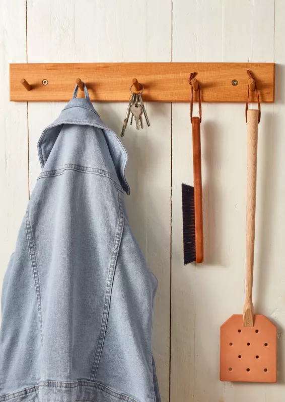 Wall mount with five hooks