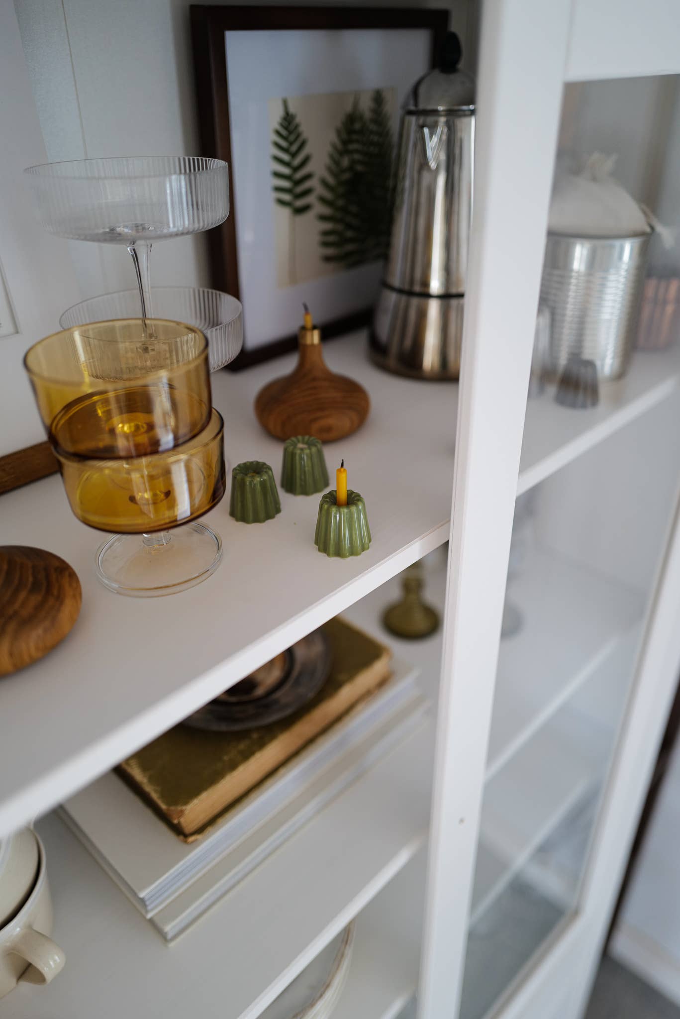 Porcelain Candle Holder: Glossy White
