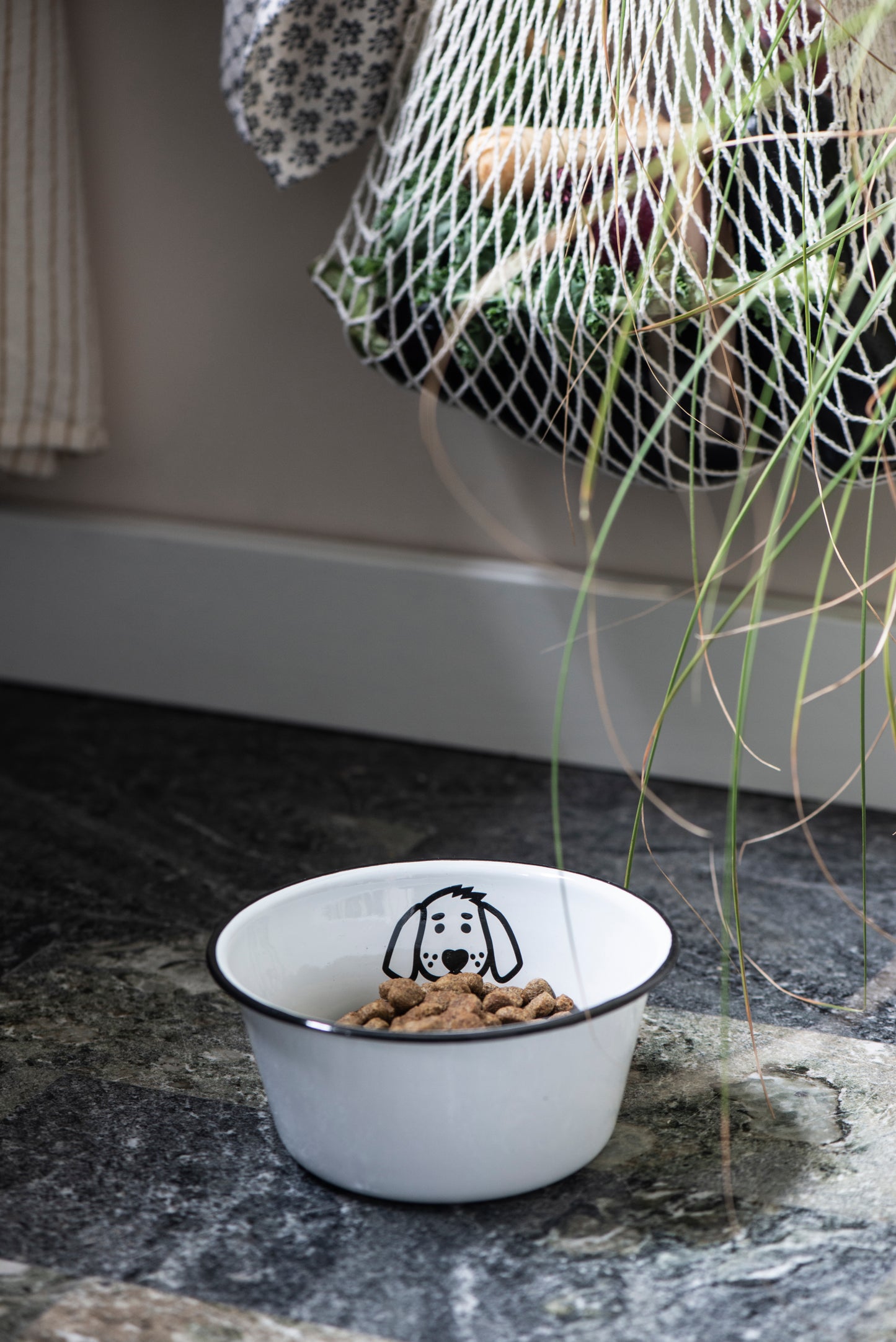 Emaille etensbak voor de hond