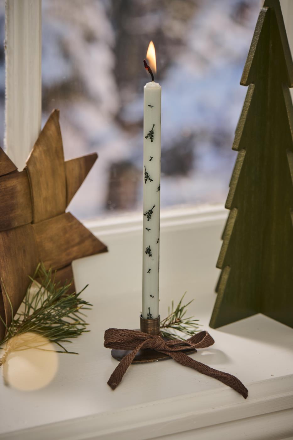 Taper candle mistletoe
