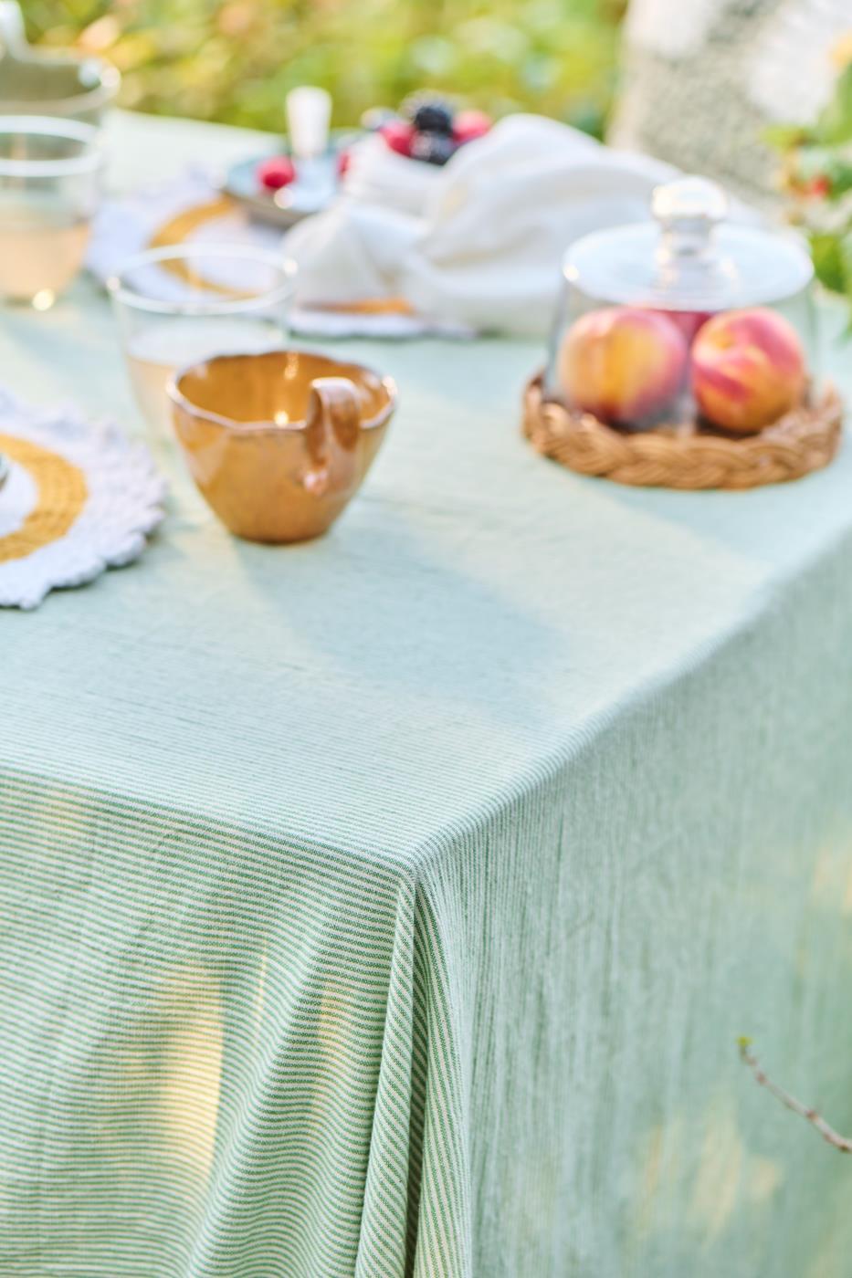 Table cloth Emil oblong w/thin green stripes