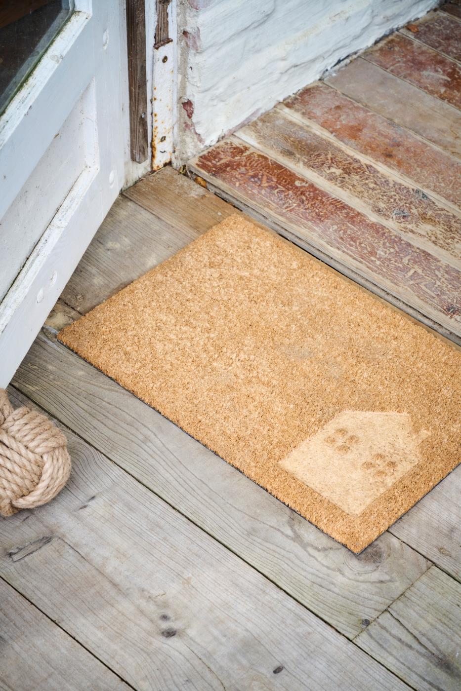 Doormat embossed house
