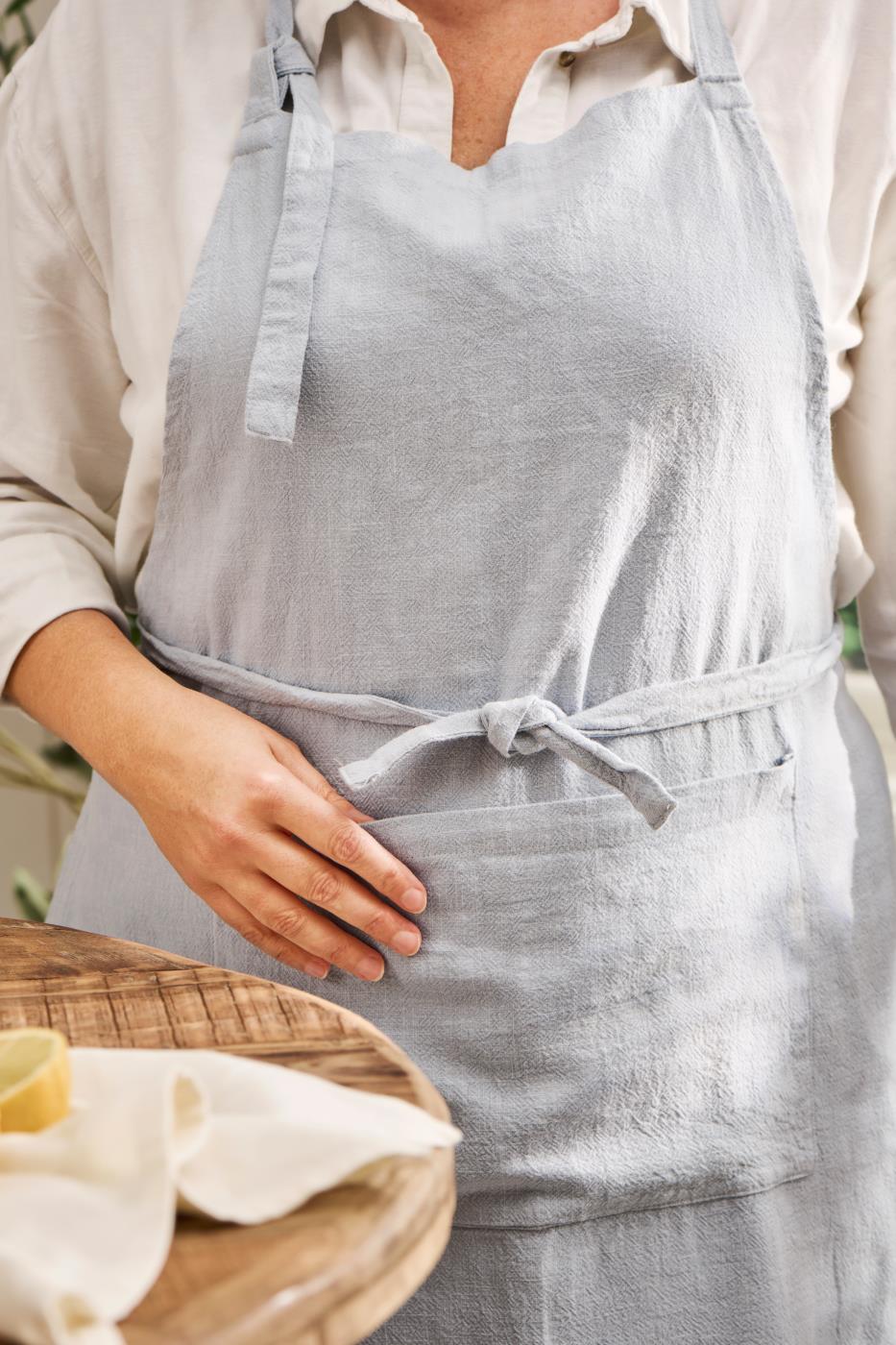 Apron w/pocket light blue