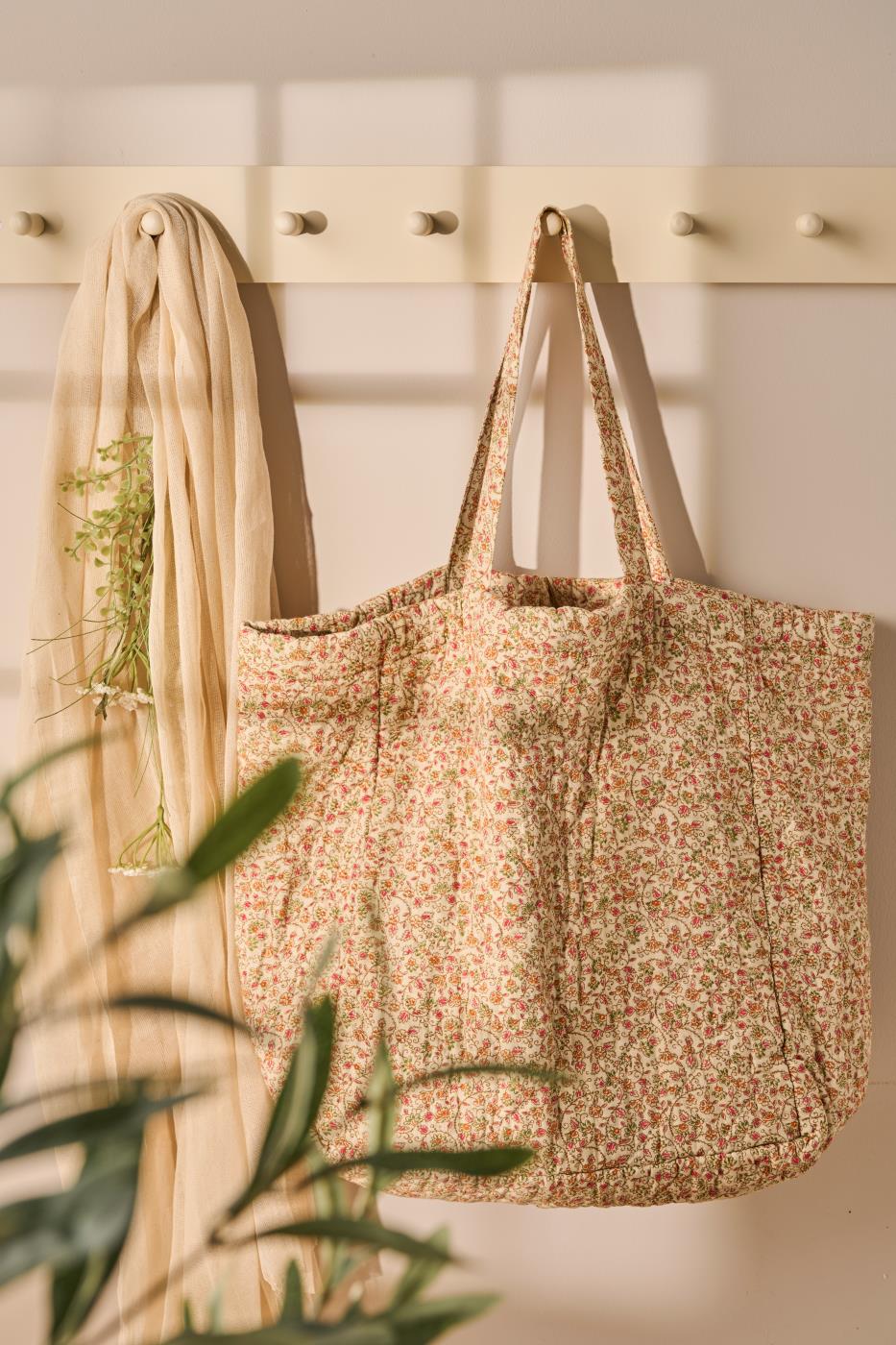 Bag quilted w/red, green and orange flower vines