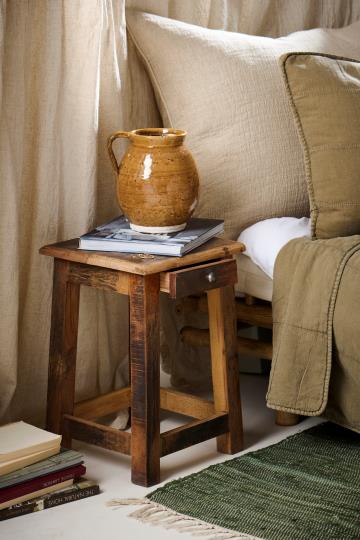 Side table w/small drawer UNIQUE