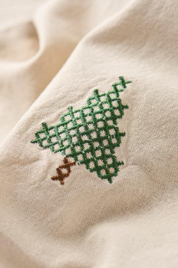 Napkin Tradition w/Christmas tree in cross stitching linen coloured