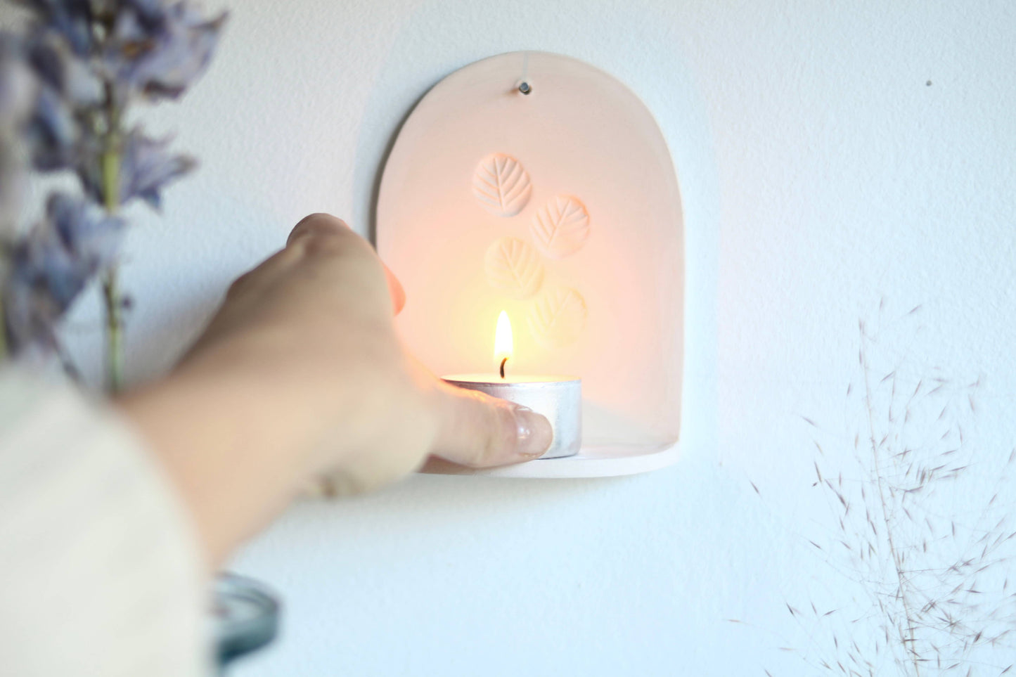 Ceramic wall hanger for candle light