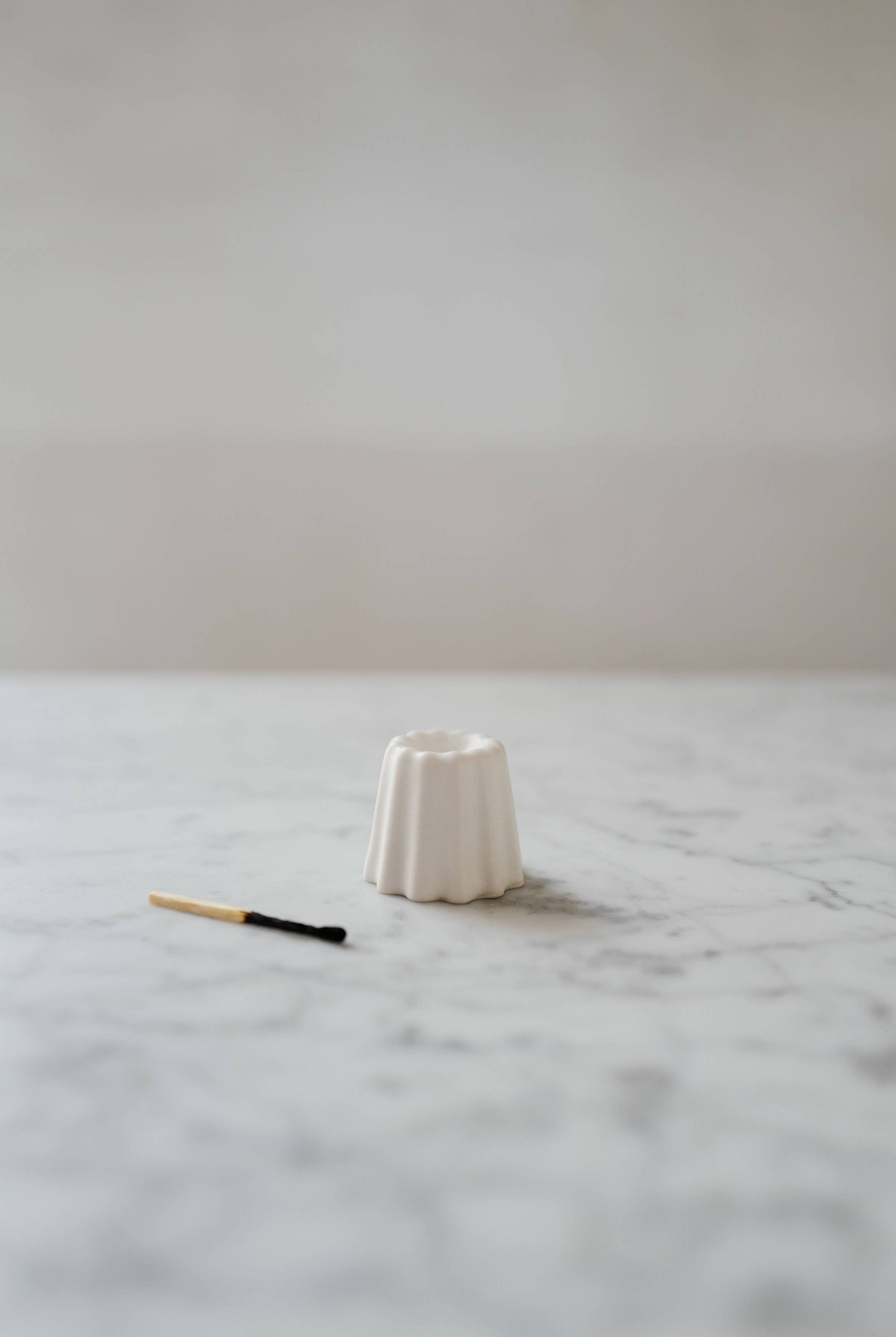 Porcelain Candle Holder: Glossy White