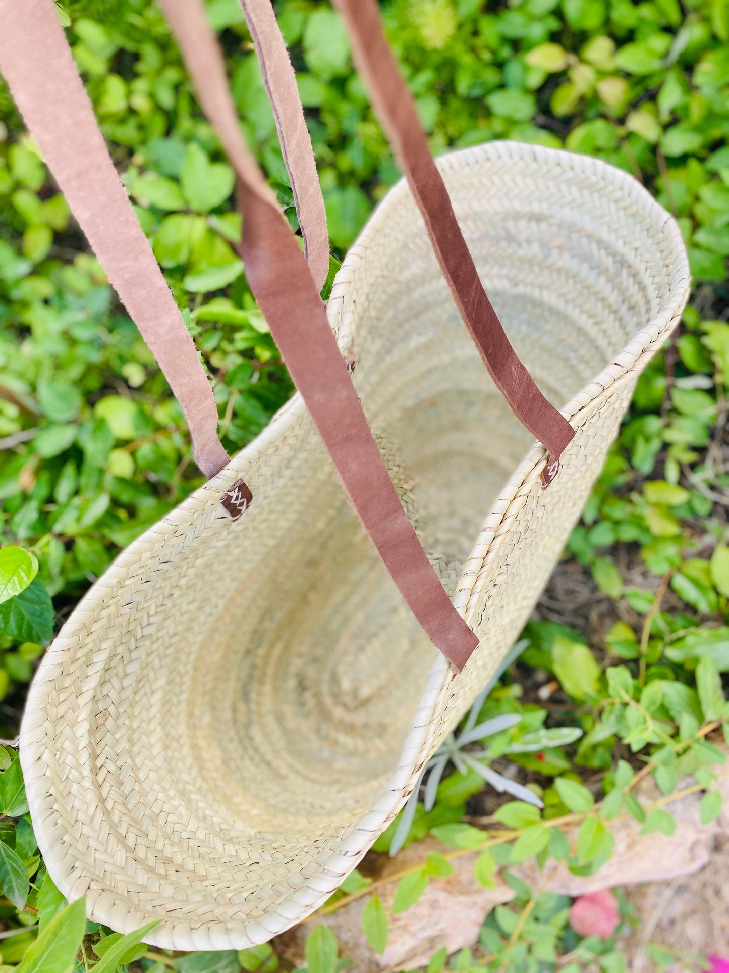 LONG HANDLE PALM BASKET