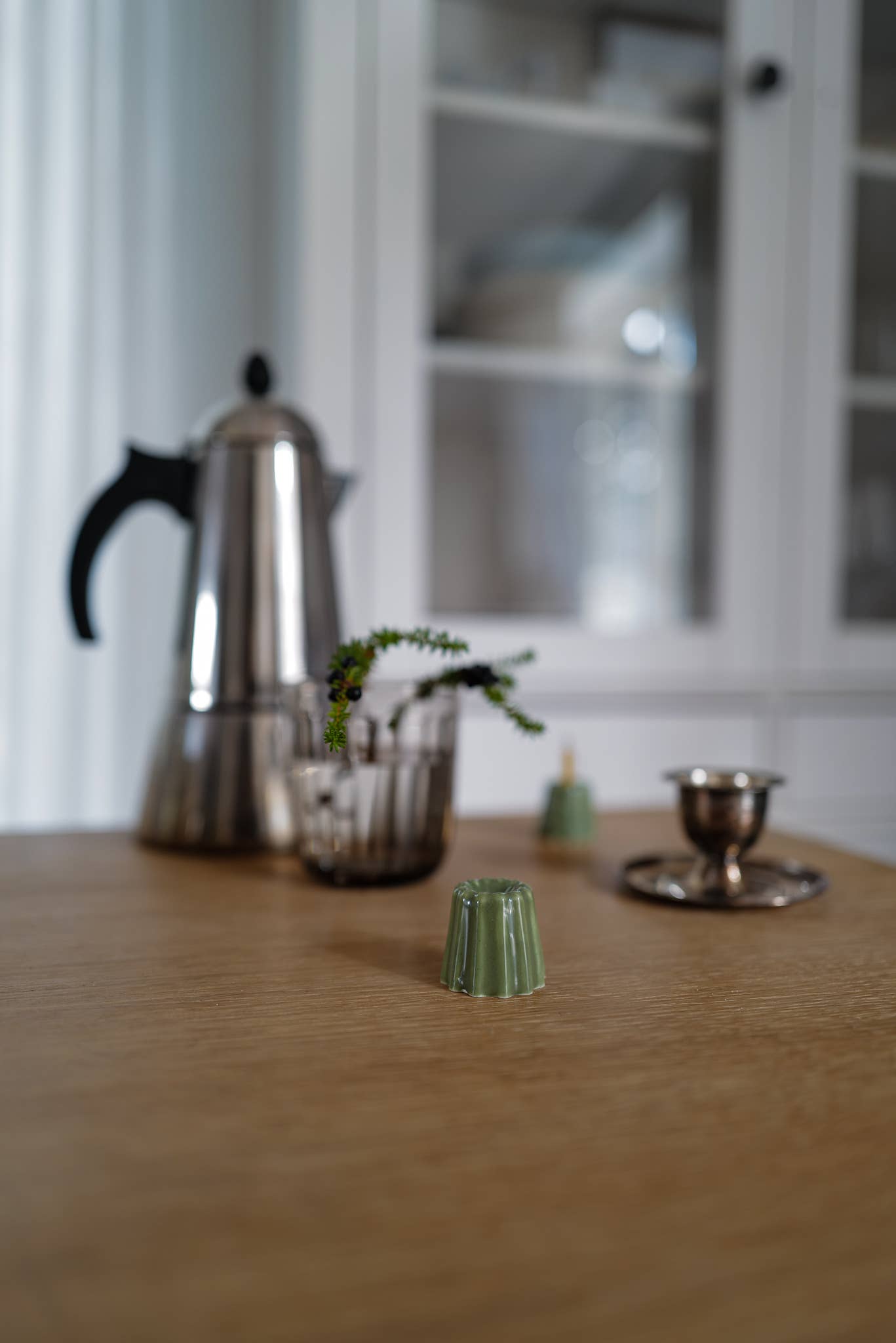Porcelain Candle Holder: Glossy White