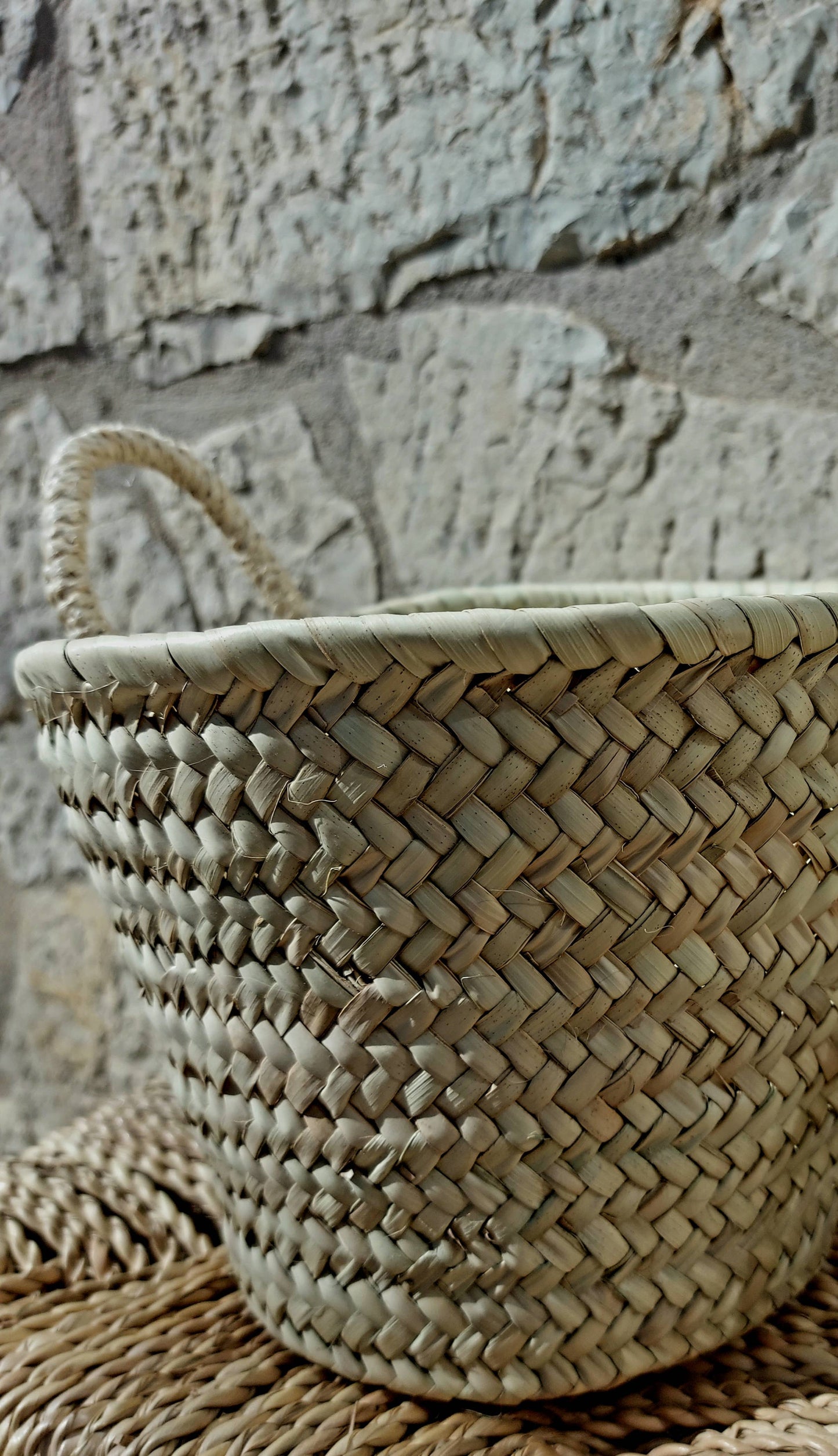 SMALL PALM BASKET WITH PITA HANDLE 23x17cm