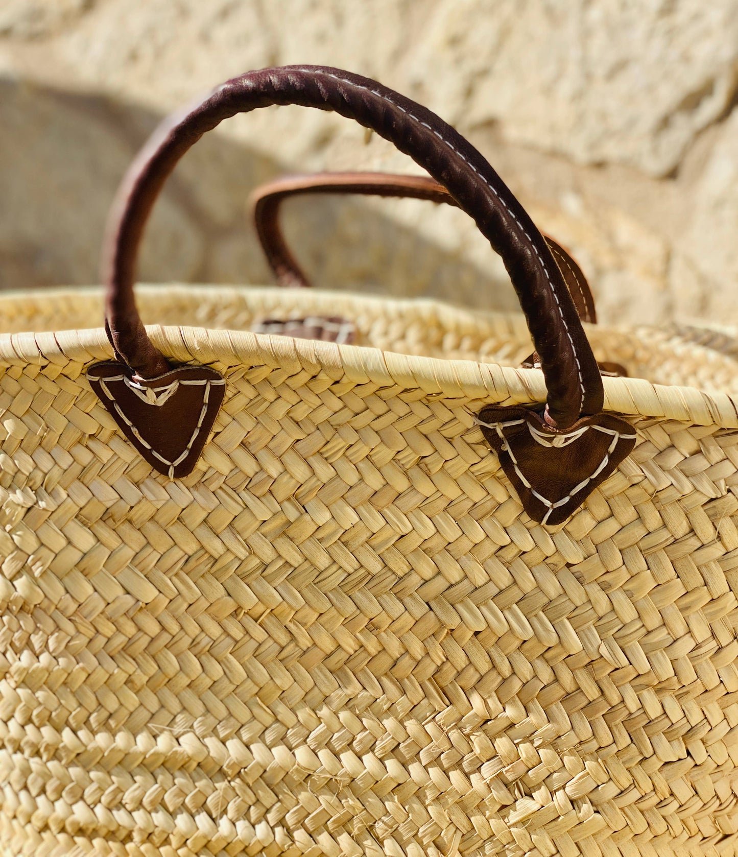 Reinforced basket with short leather handle