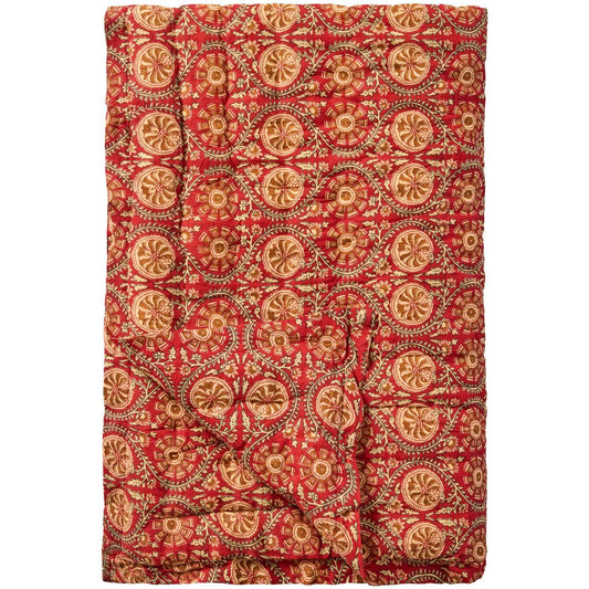 Quilt Bella red w/earth-toned pattern