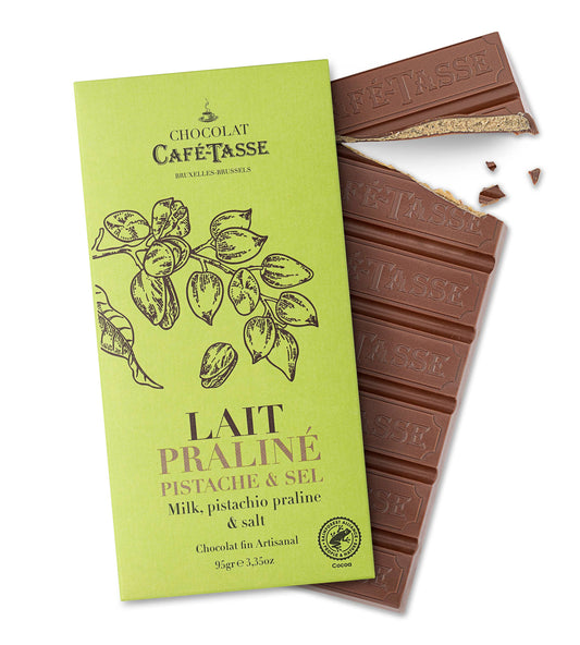 Milk chocolate bar with praline pistachio and salt