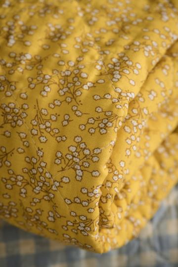 Quilt yellow w/white flowers