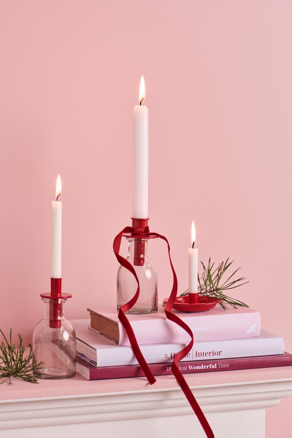 Candle holder f/1.3 cm candle to put in a bottle rood
