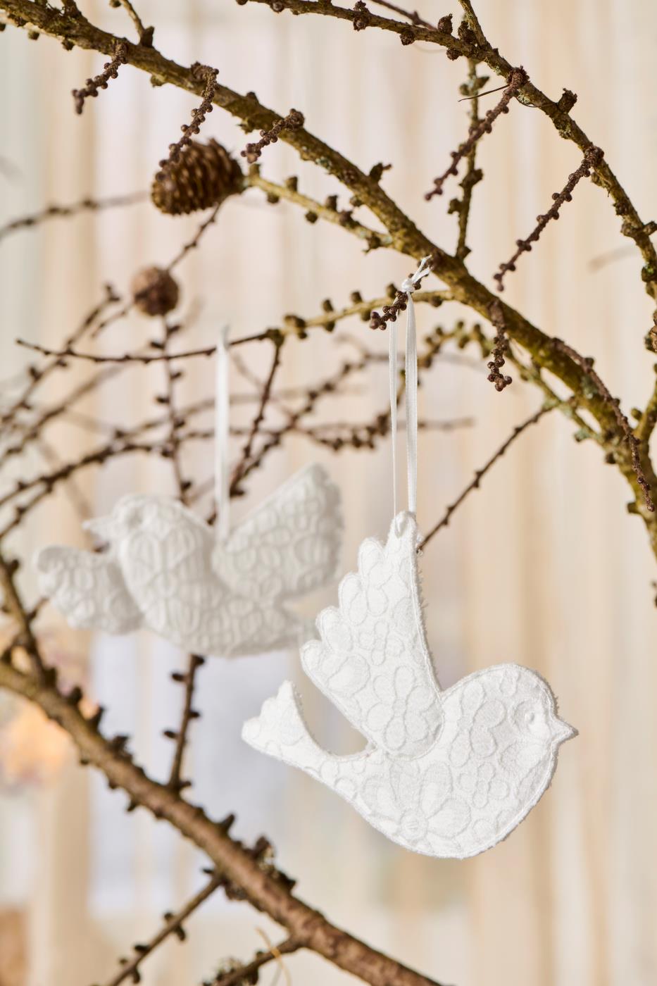 Bird 2 asstd embroidery anglaise My Nostalgic Christmas