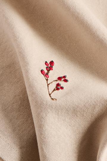 Napkin Tradition w/winterberry branch linen