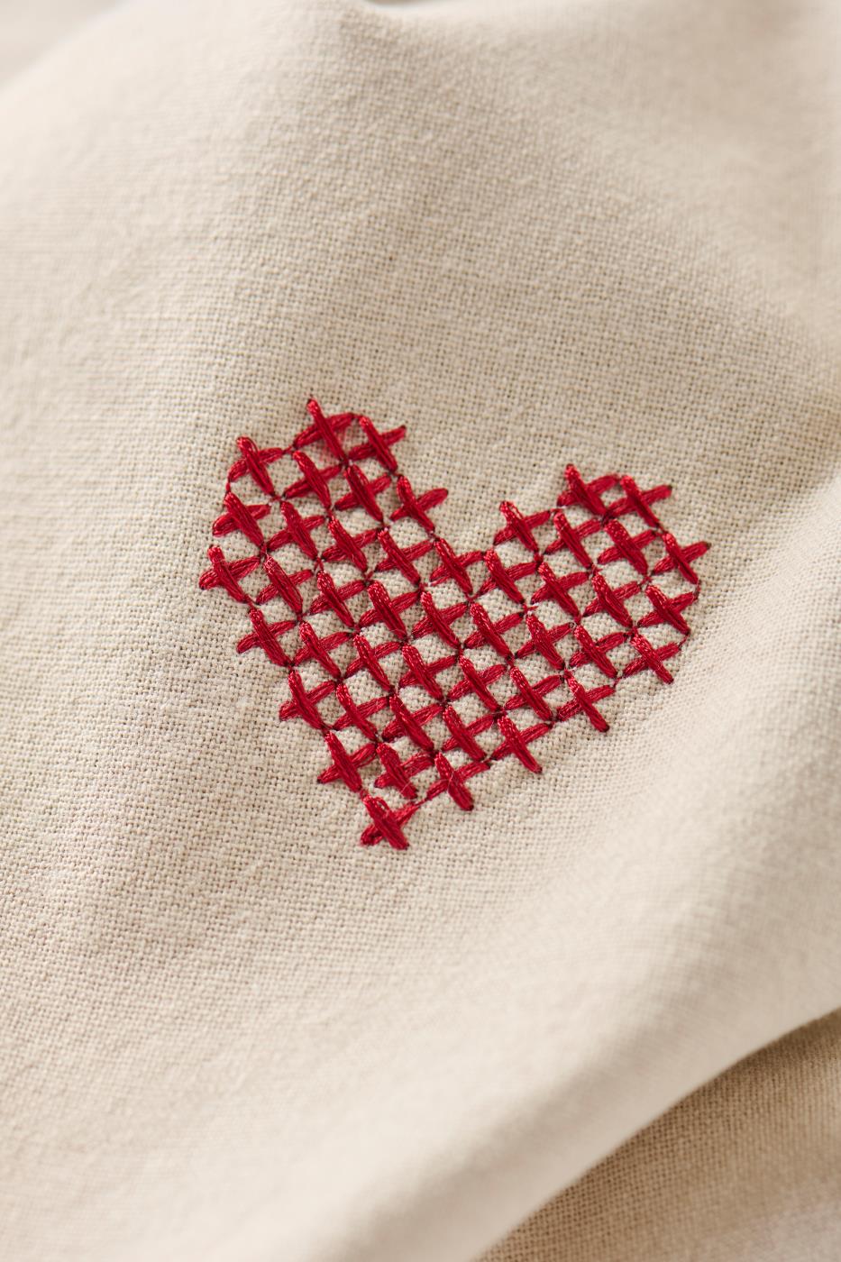 Napkin Tradition w/red heart in cross-stitching linen coloured