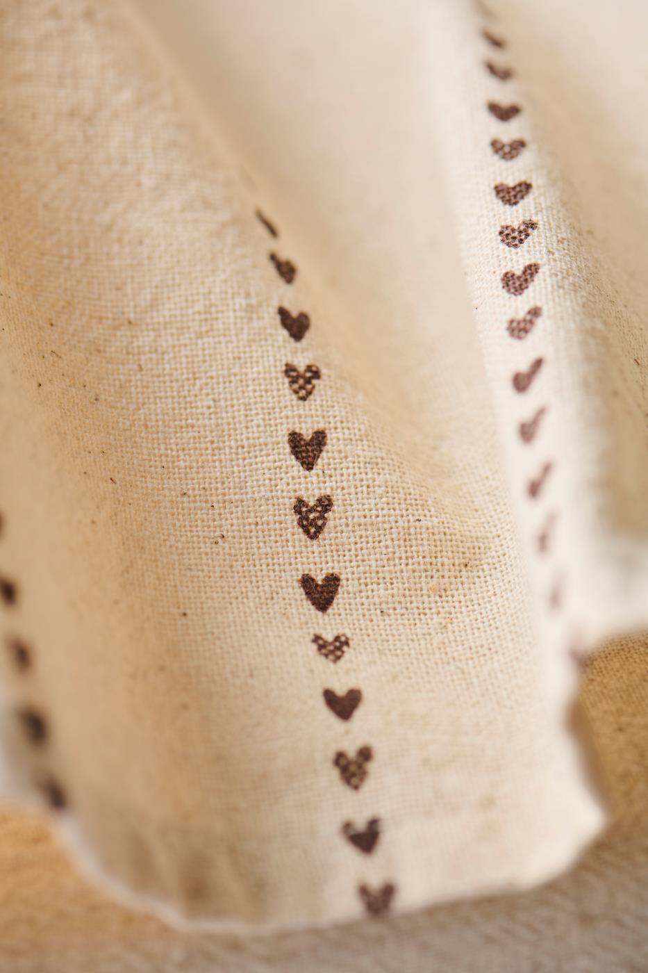Napkin Valentina natural w/brown hearts in rows