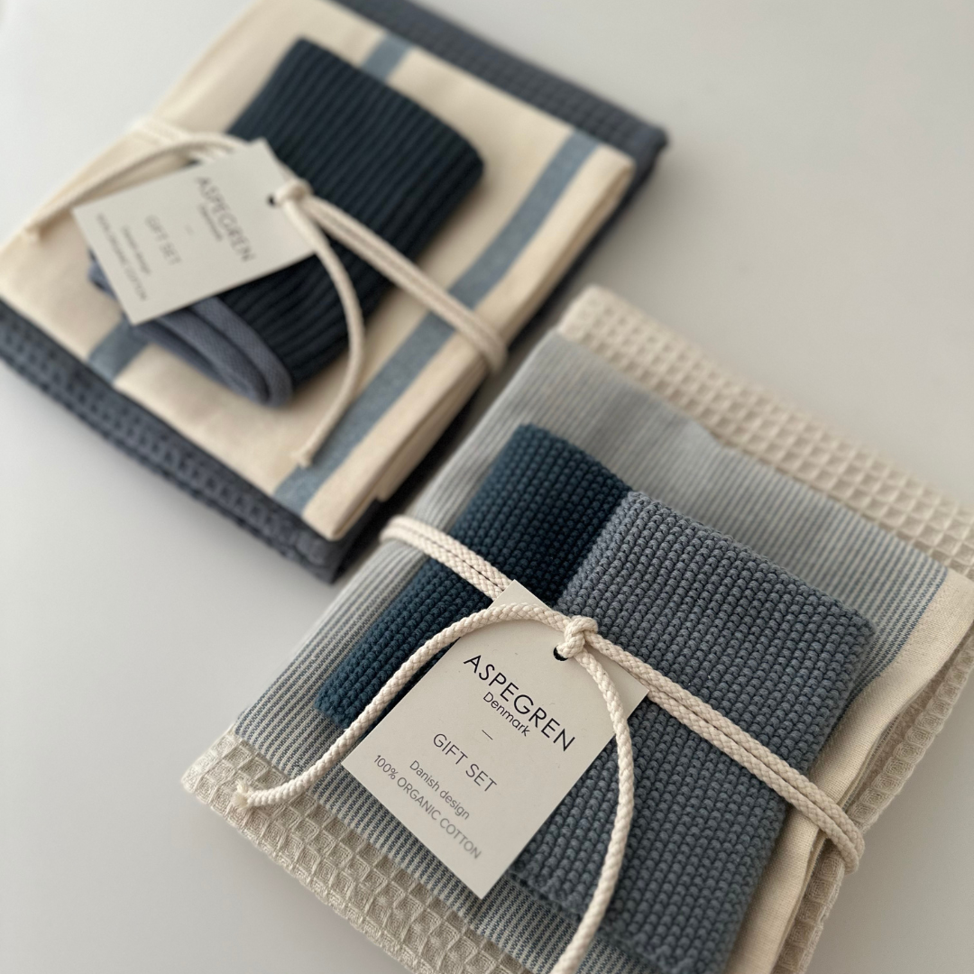 Striped Kitchen Textiles Gift Set: Four
