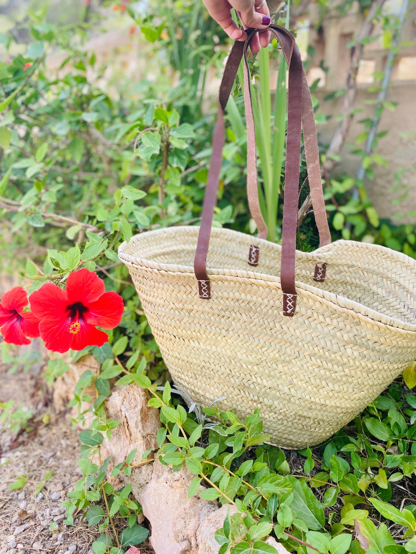 LONG HANDLE PALM BASKET