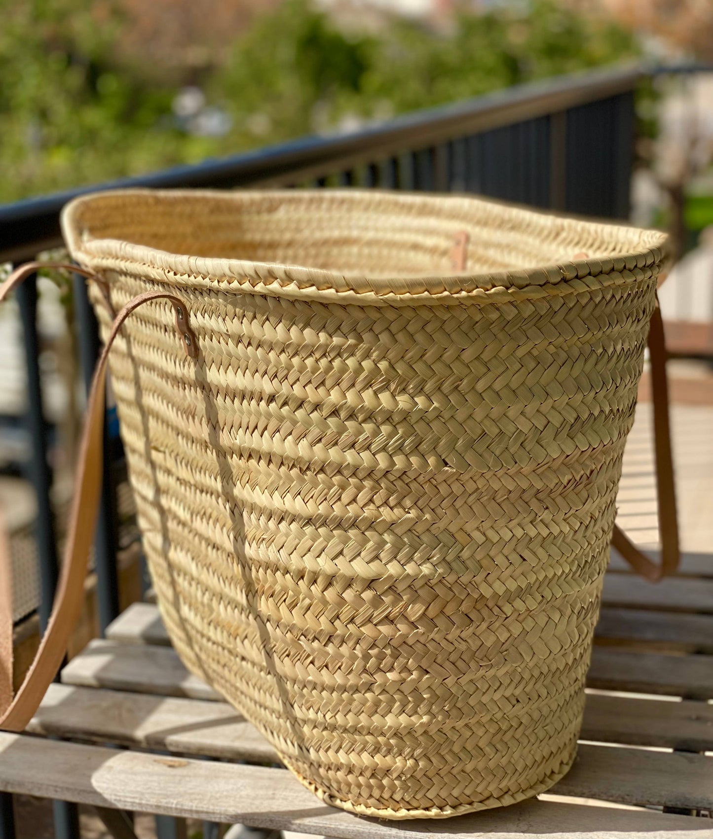 LONG HANDLE PALM BASKET