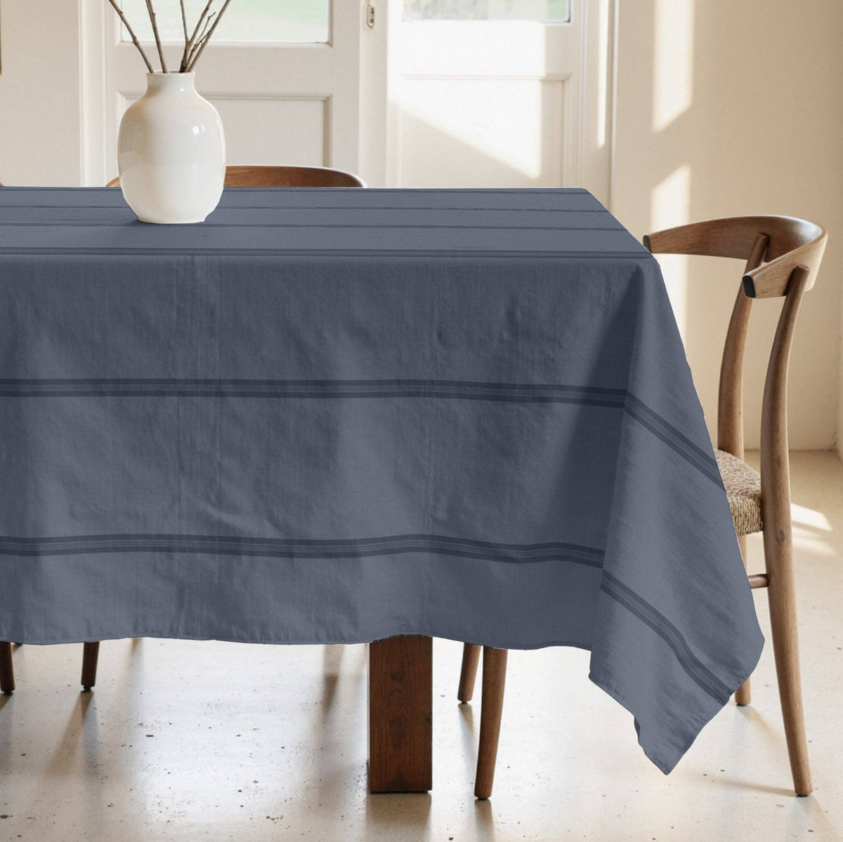 Nua Light Blue stain-resistant tablecloth, 100% cotton: 200x155 cm