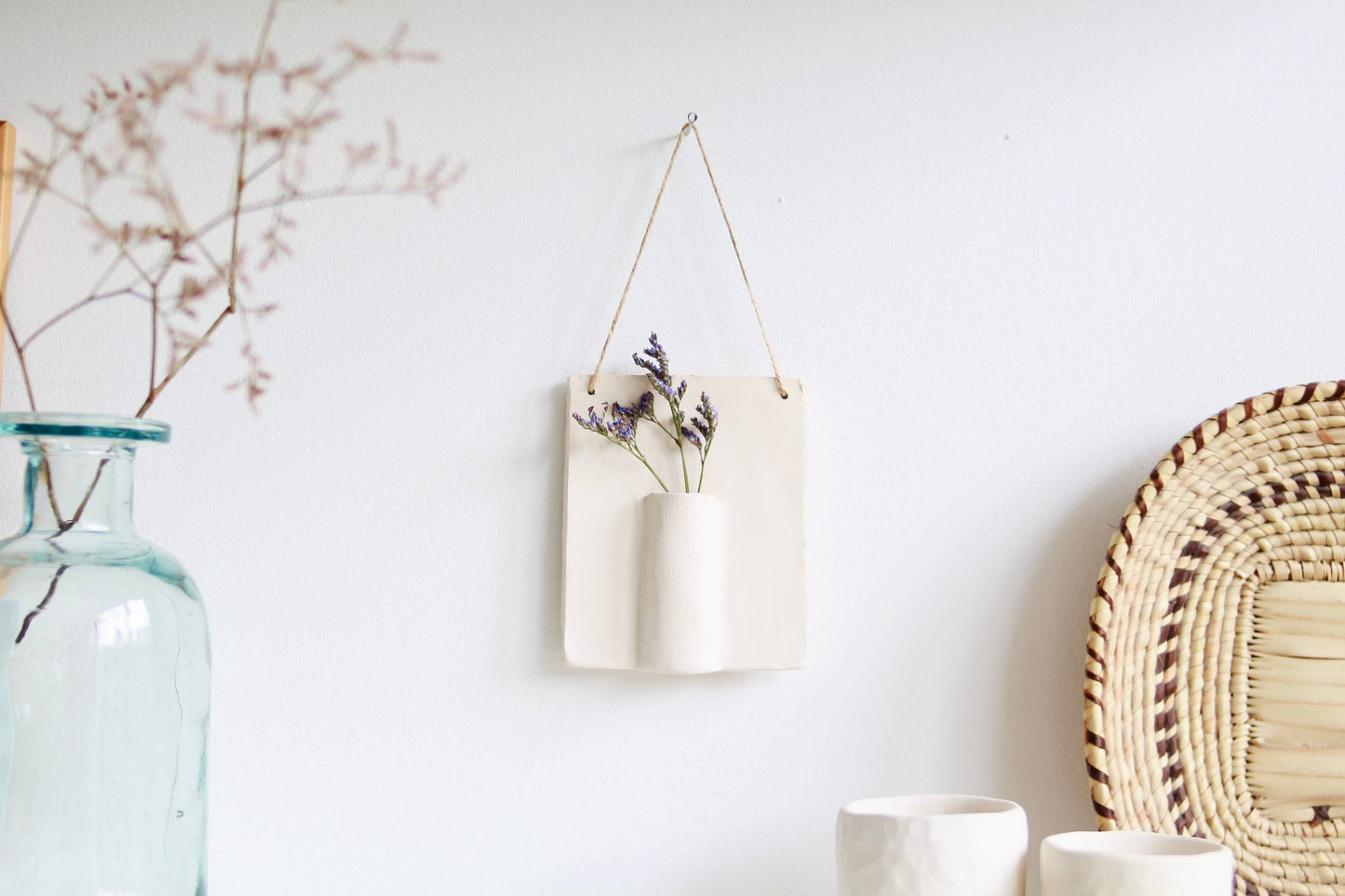 Ceramic wall hanger for dried flower