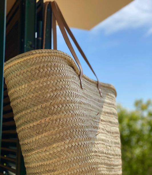 LONG HANDLE PALM BASKET