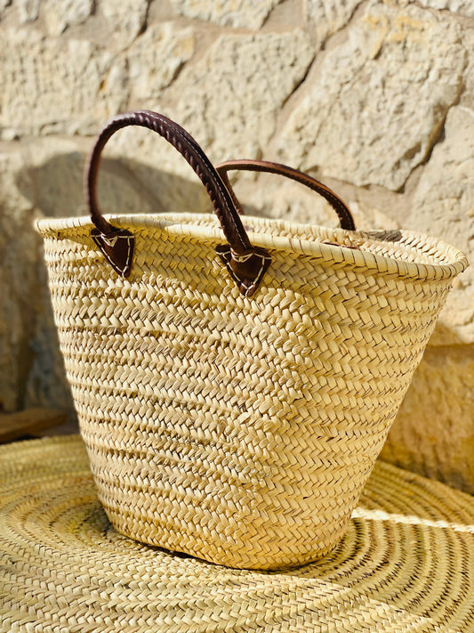 Reinforced basket with short leather handle