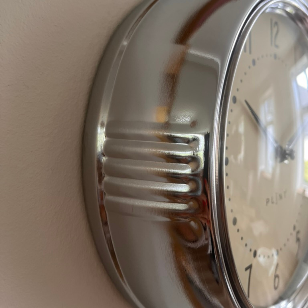 Retro Wall Clock: Silver