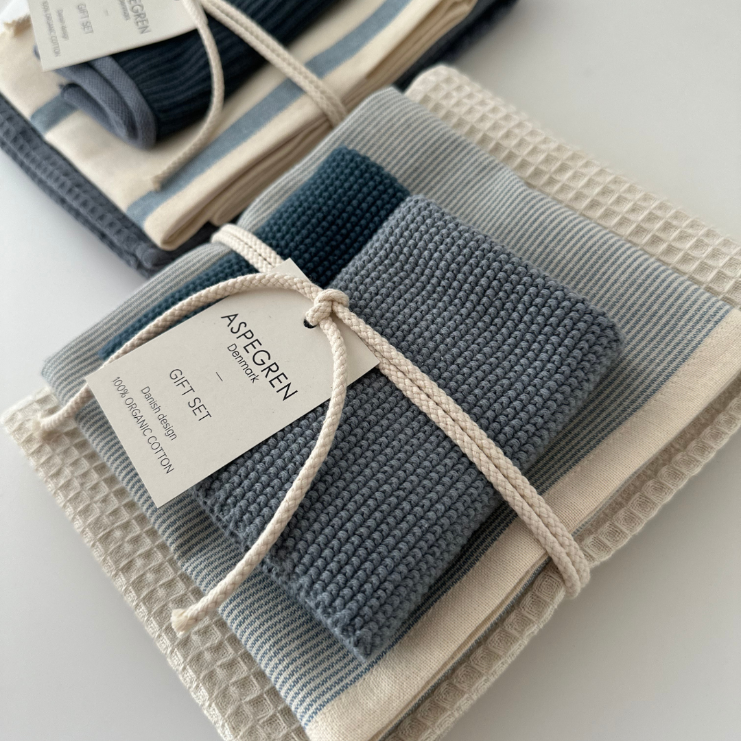 Striped Kitchen Textiles Gift Set: Four